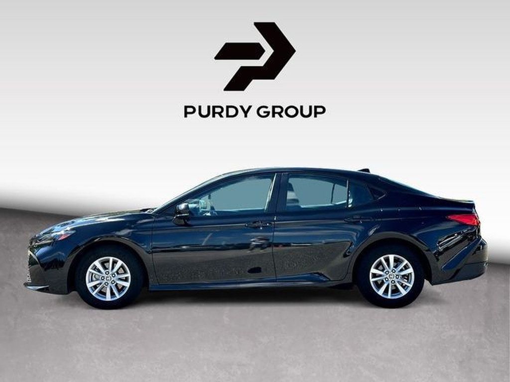 Used 2025 Toyota Camry LE FWD image 5