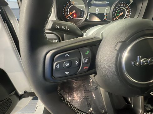 Used 2025 Jeep Gladiator Willys image 11