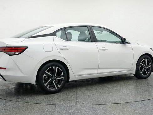 Used 2025 Nissan Sentra SV image 9