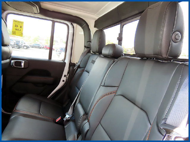 Used 2023 Jeep Gladiator Mojave w/ Cold Weather Group AWD/4WD image 10