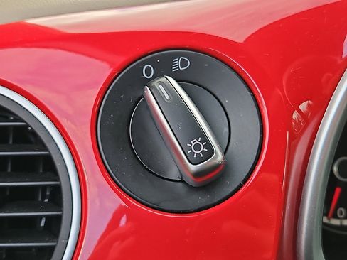 Used 2013 Volkswagen Beetle 2.5 image 23