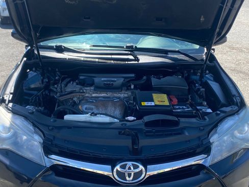 Used 2017 Toyota Camry SE FWD image 2