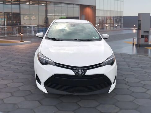 Used 2018 Toyota Corolla LE image 7