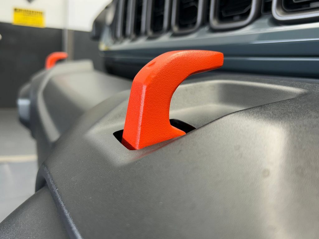 Used 2024 Jeep Gladiator Mojave AWD/4WD image 10