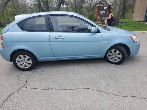 Used 2010 Hyundai Accent GS w/ Premium Pkg 3 FWD image 7