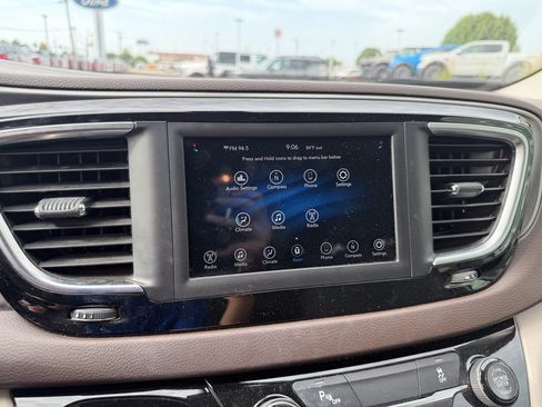 Used 2018 Chrysler Pacifica L FWD image 26