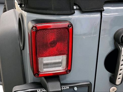 Used 2015 Jeep Wrangler Rubicon AWD/4WD image 22