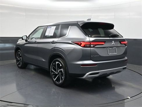 Used 2023 Mitsubishi Outlander SE image 6