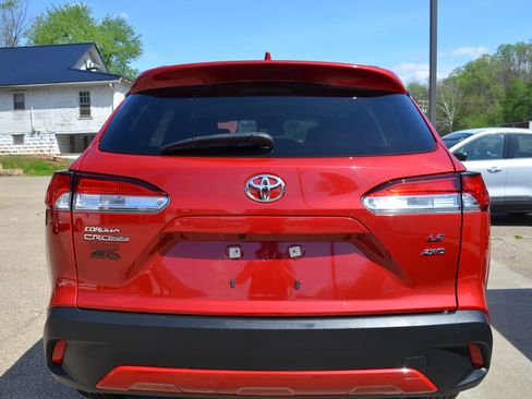 Used 2024 Toyota Corolla Cross LE image 5
