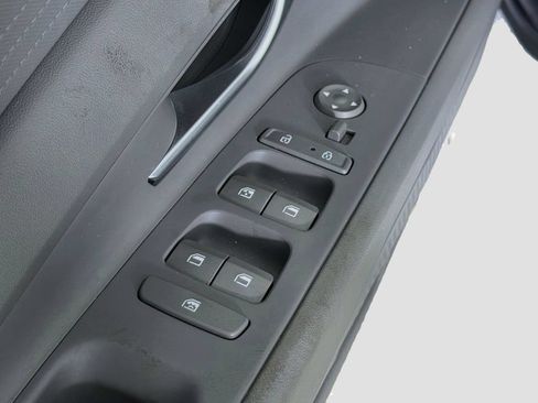 Used 2023 Hyundai Elantra SEL FWD image 19