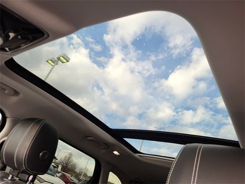 Used 2019 Land Rover Range Rover Velar S image 7