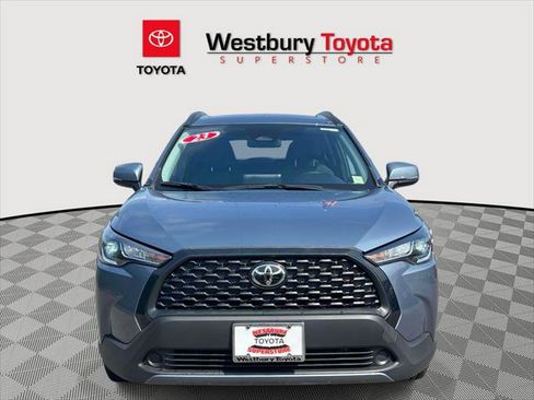 Certified 2023 Toyota Corolla Cross LE w/ Moonroof Package AWD/4WD image 3