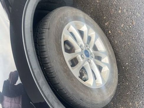 Used 2020 Ford Escape SE image 9