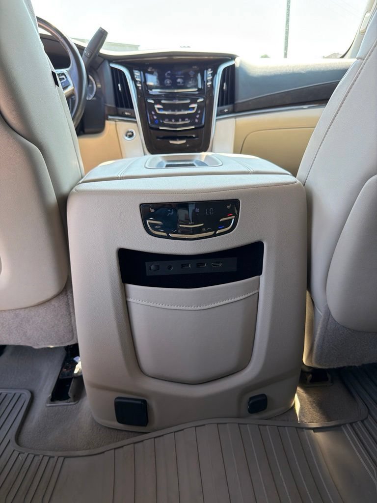 Used 2020 Cadillac Escalade Luxury AWD/4WD image 29