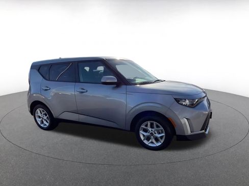 Used 2025 Kia Soul LX w/ LX Technology Package image 2