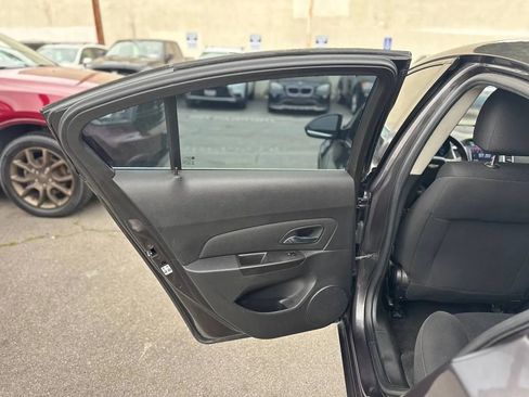 Used 2016 Chevrolet Cruze LT w/ Technology Package image 28