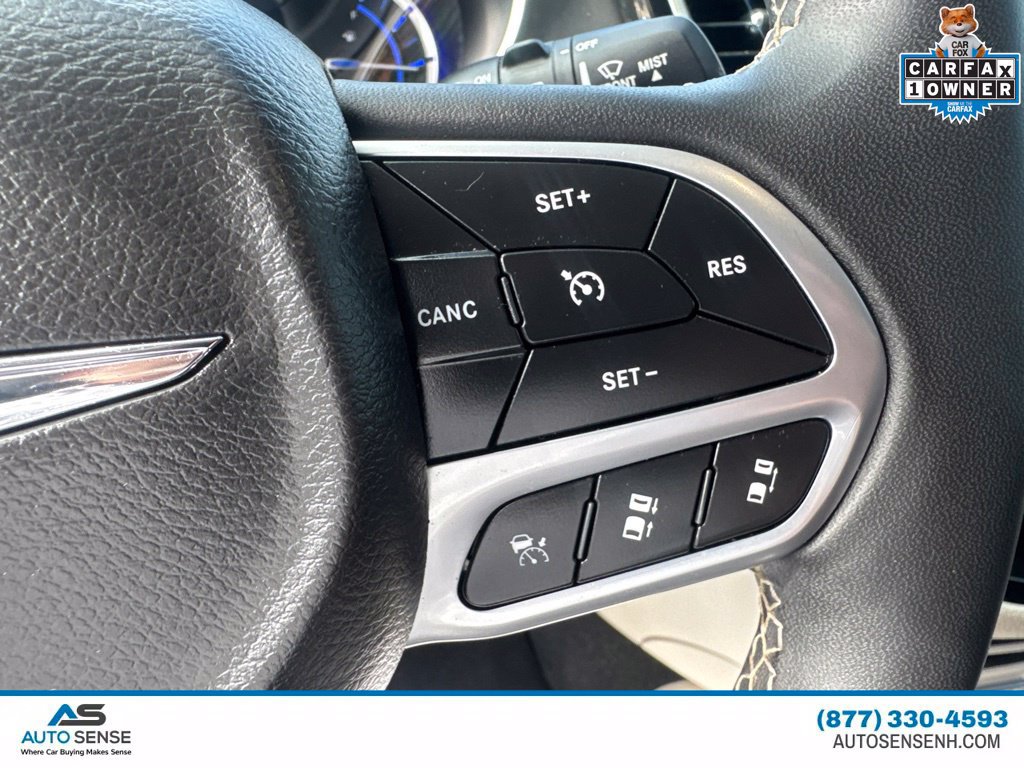 Used 2023 Chrysler Pacifica Touring-L FWD image 19