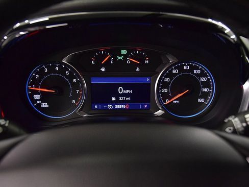 Used 2023 Chevrolet Traverse LT image 16