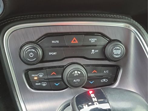 Used 2018 Dodge Challenger R/T image 25