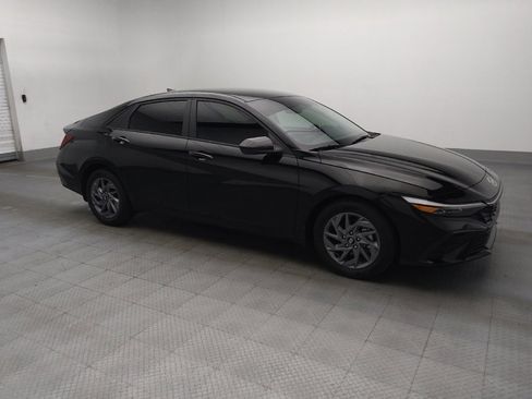 Used 2024 Hyundai Elantra SEL FWD image 11