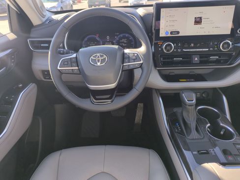 New 2026 Toyota Highlander Limited image 21