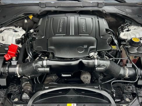 Used 2016 Jaguar XF Premium image 37