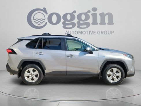 Used 2021 Toyota RAV4 XLE w/ Convenience Package AWD/4WD image 4