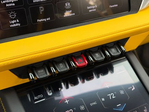 Used 2025 Lamborghini Urus SE image 23