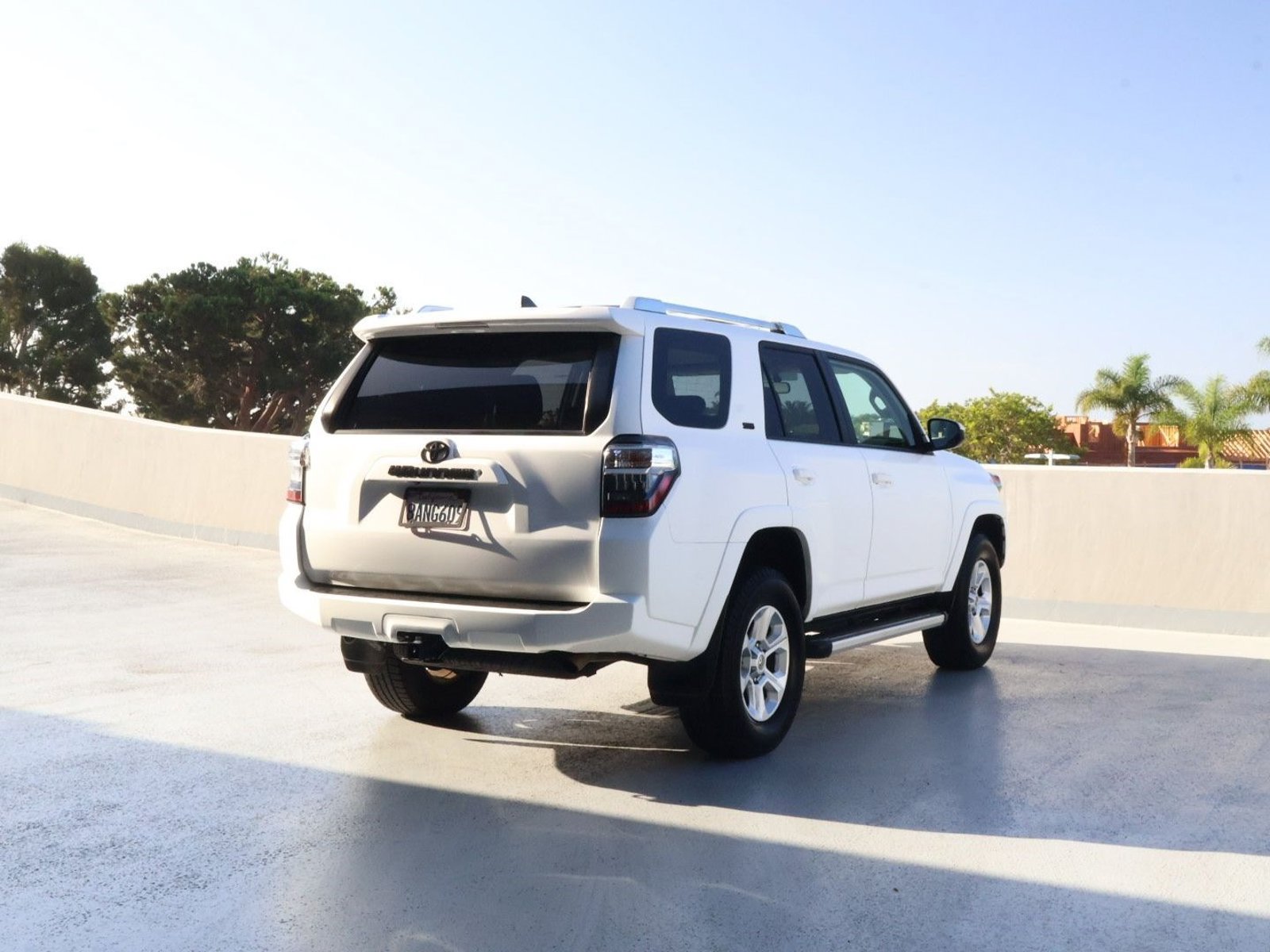 Used 2018 Toyota 4Runner SR5 w/ Preferred Accessory Package AWD/4WD image 9