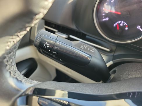 Used 2022 Kia Carnival LX image 29