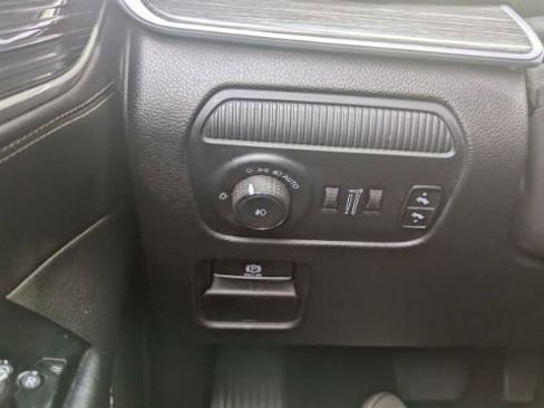 Used 2023 Jeep Wagoneer L Series II image 35