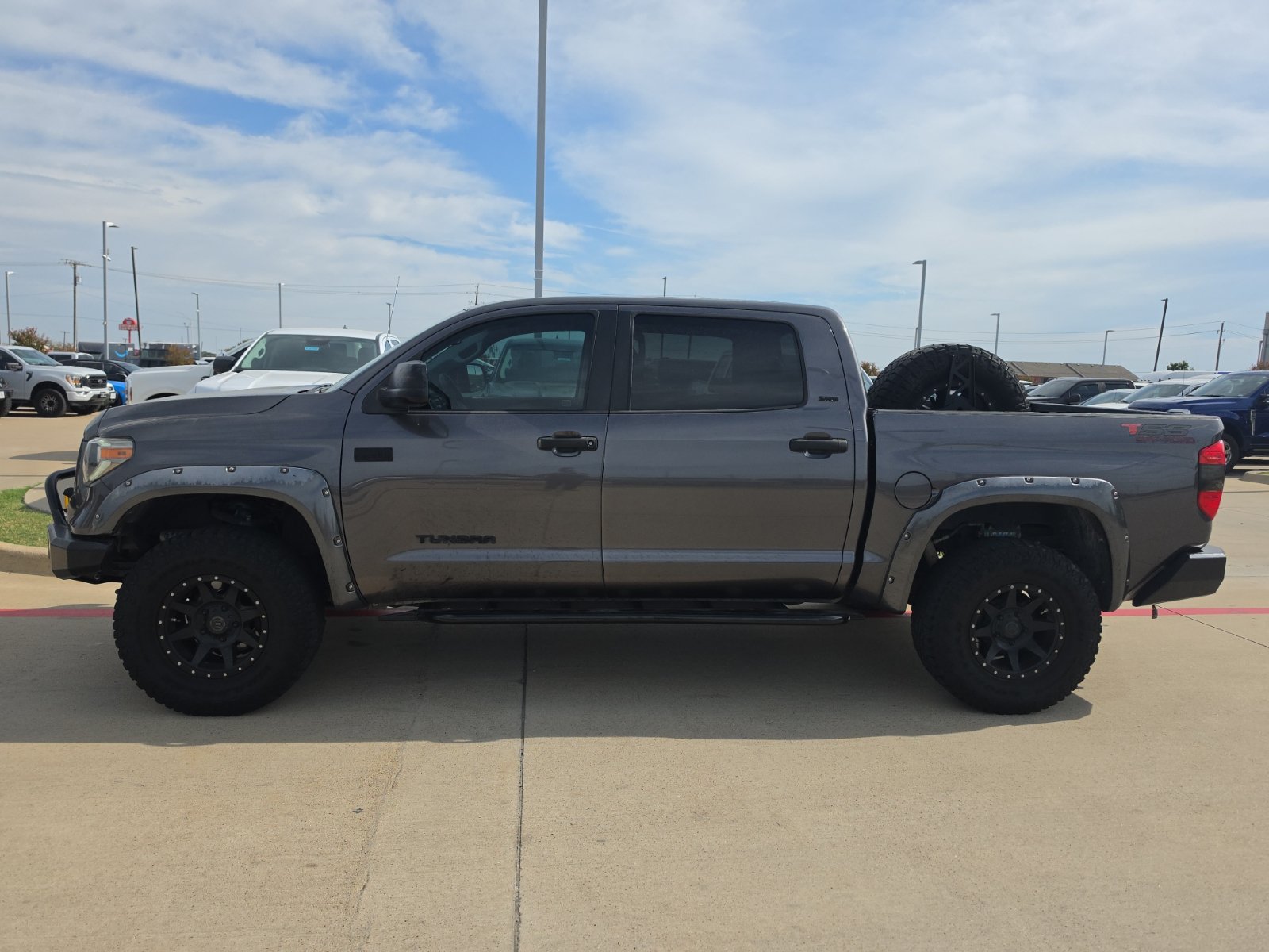 Used 2016 Toyota Tundra SR5 w/ SR5 Upgrade Package AWD/4WD image 7