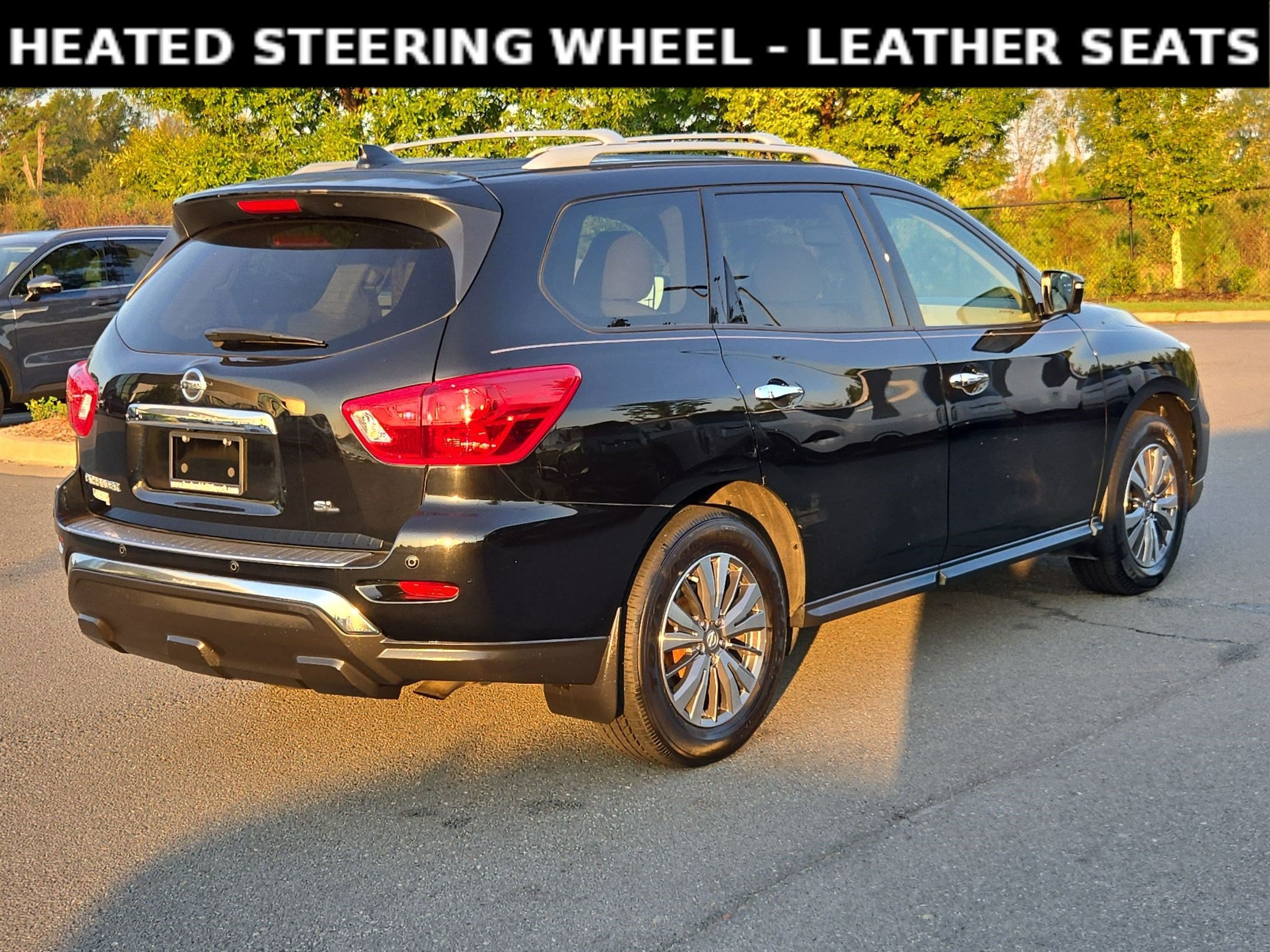 Used 2020 Nissan Pathfinder SL FWD image 7