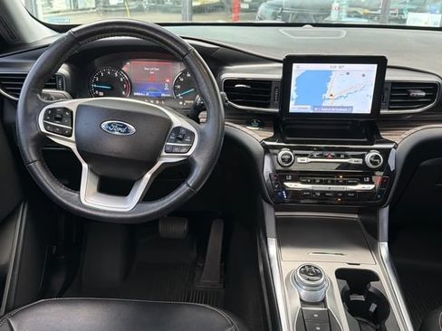 Used 2021 Ford Explorer Limited w/ Equipment Group 301A AWD/4WD image 19