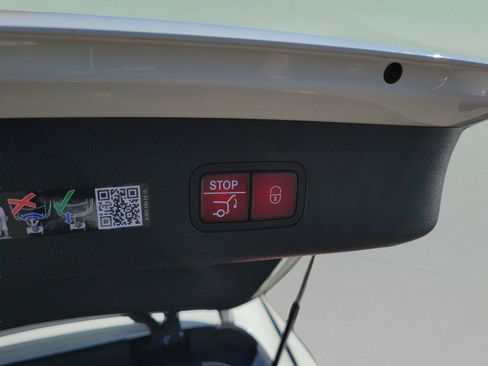 Used 2026 Mercedes-Benz GLC 300 image 24
