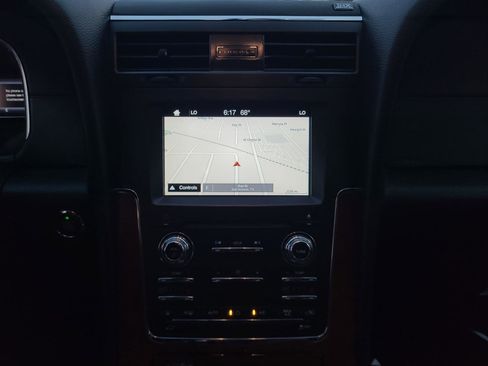 Used 2016 Lincoln Navigator Select image 14