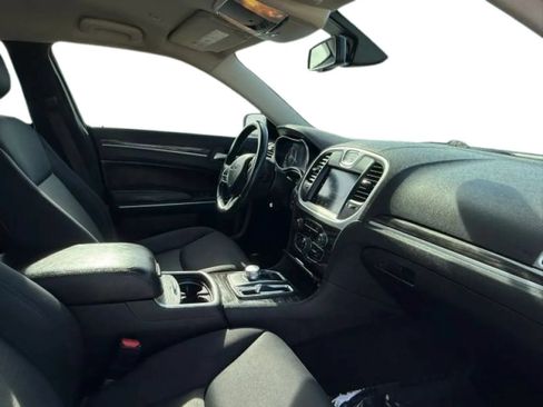Used 2019 Chrysler 300 Touring RWD image 17