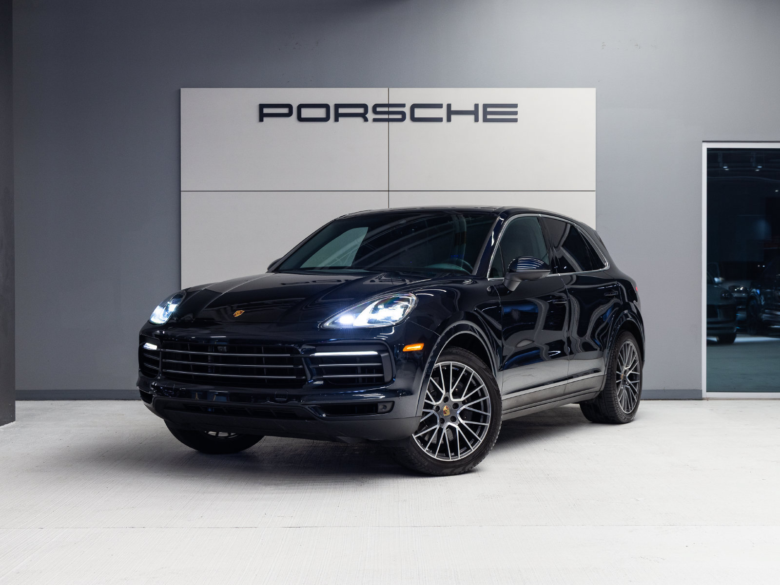 Certified 2023 Porsche Cayenne AWD/4WD image 1