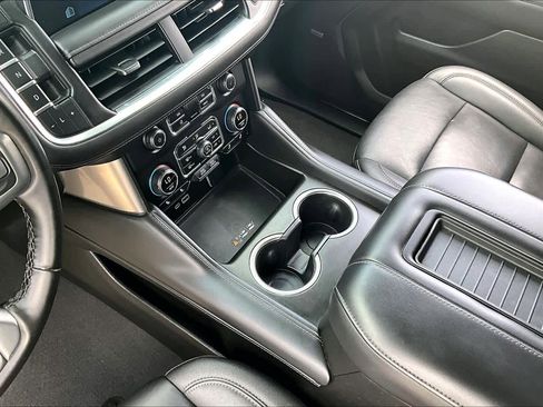 Used 2024 Chevrolet Suburban LT image 17