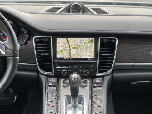 Used 2016 Porsche Panamera 4 Edition image 28