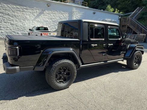 Used 2023 Jeep Gladiator Sport AWD/4WD image 8