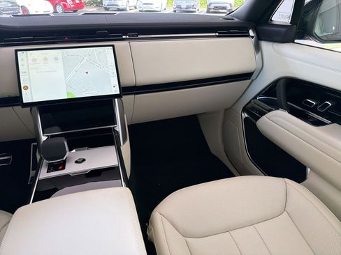 New 2026 Land Rover Range Rover Long Wheelbase SE image 29