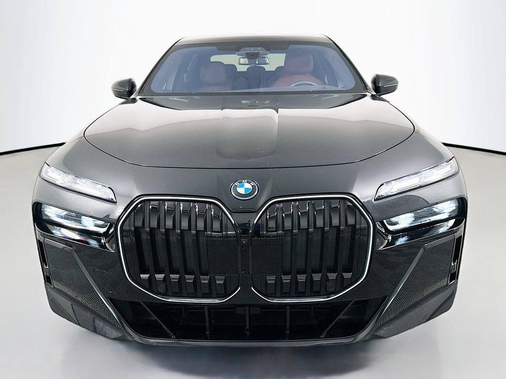 Used 2025 BMW i7 xDrive60 w/ Executive Package AWD/4WD image 2