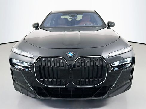 Used 2025 BMW i7 xDrive60 w/ Executive Package AWD/4WD image 2
