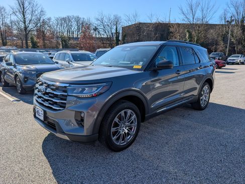 Certified 2025 Ford Explorer Active w/ Active Comfort Package image 2