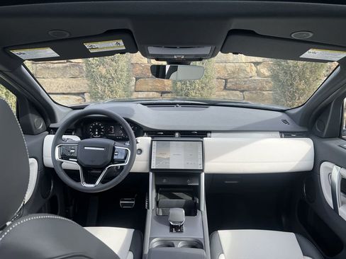 New 2026 Land Rover Discovery Sport Landmark image 12