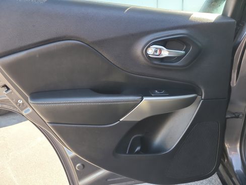 Used 2021 Jeep Cherokee High Altitude image 10