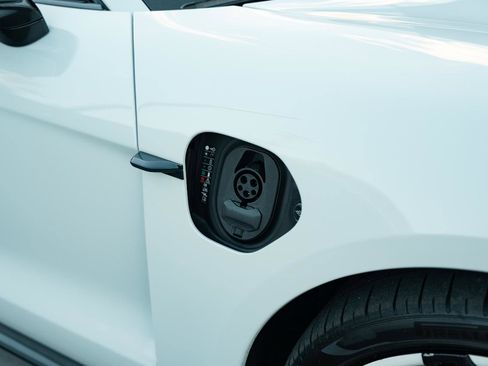 Used 2022 Porsche Taycan Turbo S image 32