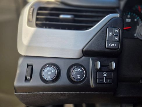 Used 2018 GMC Yukon XL SLT w/ Premium Edition AWD/4WD image 32