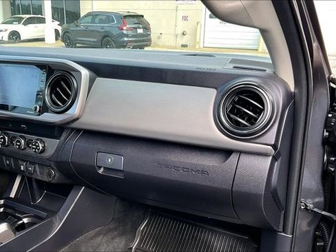 Used 2020 Toyota Tacoma SR5 image 21